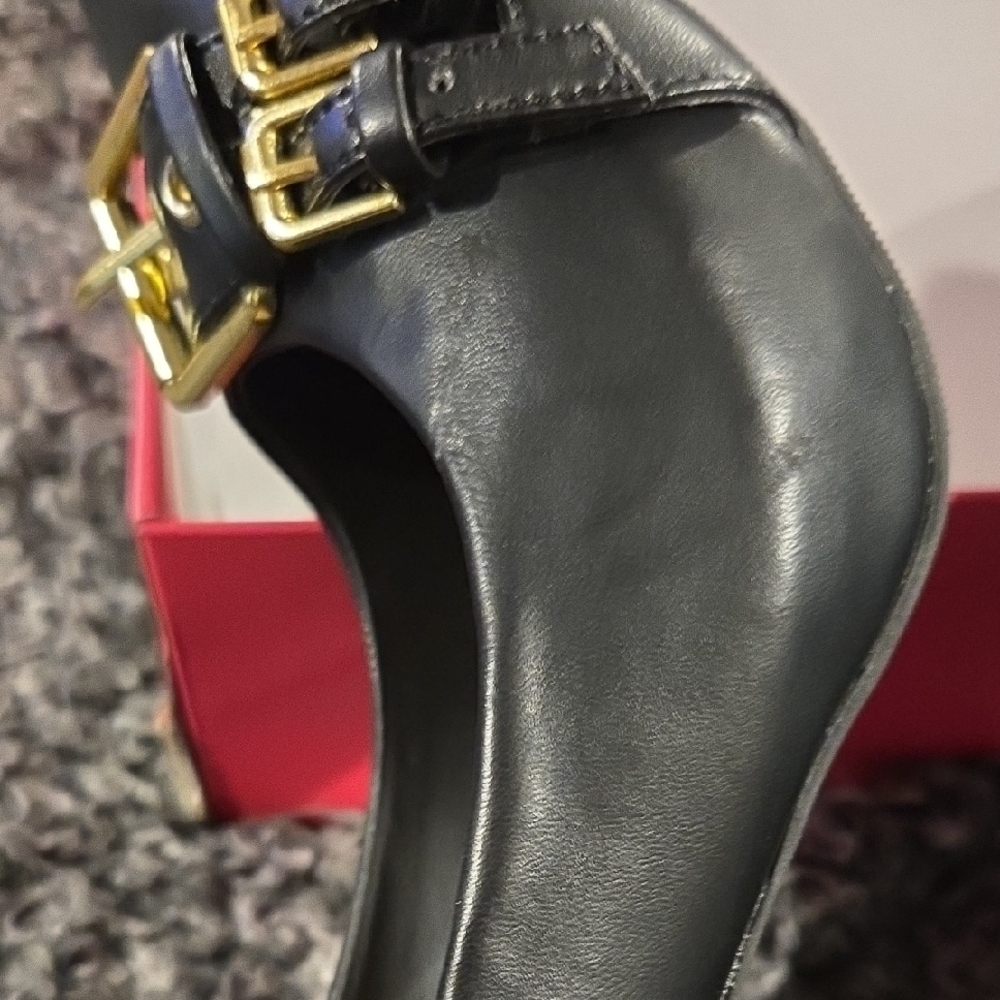 JustFab Black and Gold Heels with Elegant Design - Picture 8 of 10